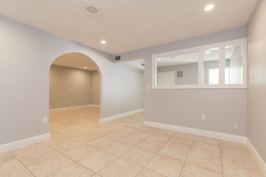 More Photos Of 2244 1st Ave N, Saint Petersburg Medical For Lease