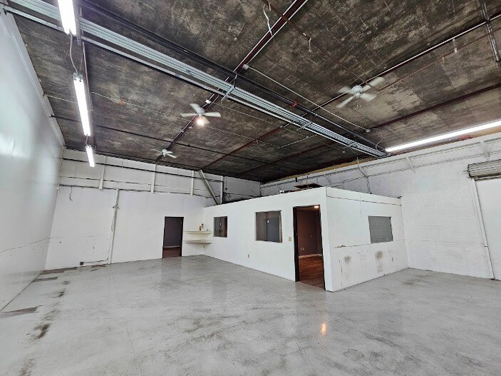 More Photos Of 590 E 16th St, Los Angeles Manufacturing For Lease