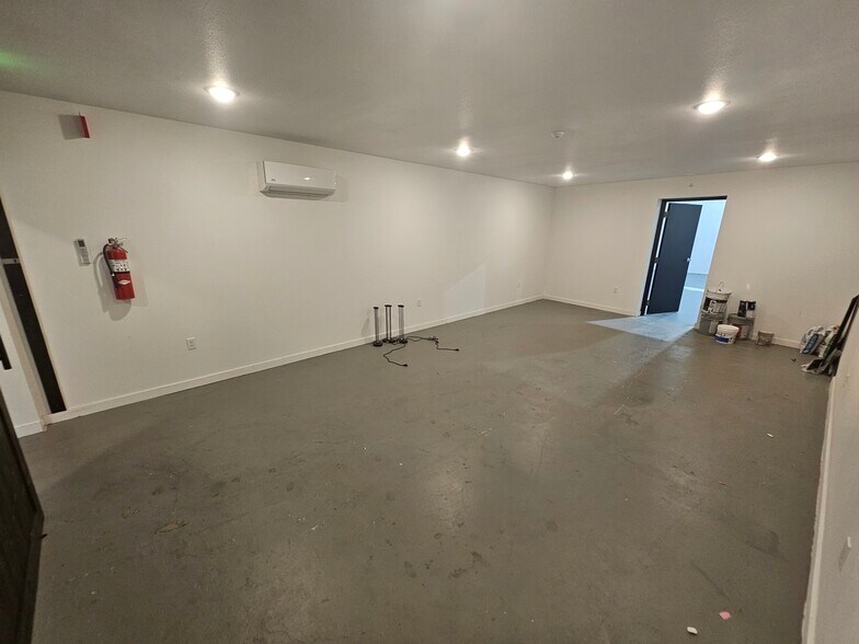 More Photos Of 5833 NE Portland Hwy, Portland Flex For Sale