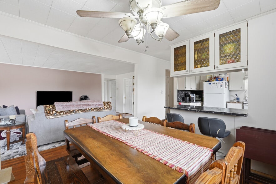 More Photos Of 23589-23593 Van Born Rd, Taylor Freestanding For Sale
