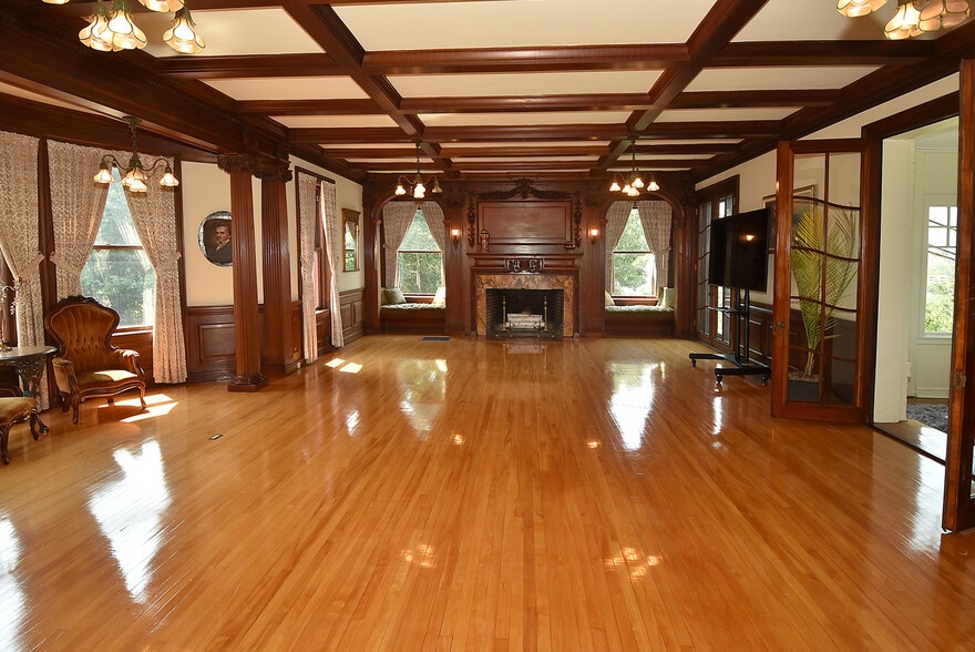 More Photos Of 270 Maple St, Springfield Hospitality For Sale