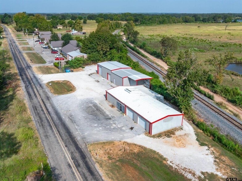 More Photos Of 702 Blackjack St, Winnsboro Flex For Sale