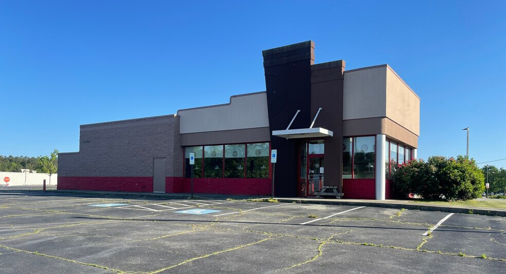 More Photos Of 1407 S Main St, Blackstone Restaurant For Lease