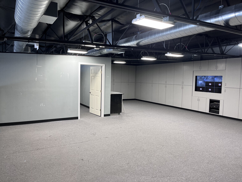 More Photos Of 42245 Remington Ave, Temecula Warehouse For Lease