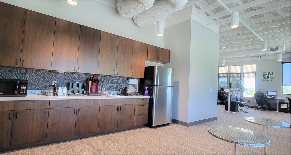 More Photos Of 7300 N Via Paseo Del Sur, Scottsdale Loft Creative Space For Lease