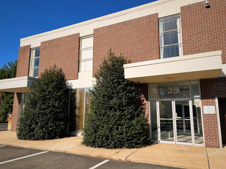 More Photos Of 25 W Skippack Pike, Blue Bell Office For Lease