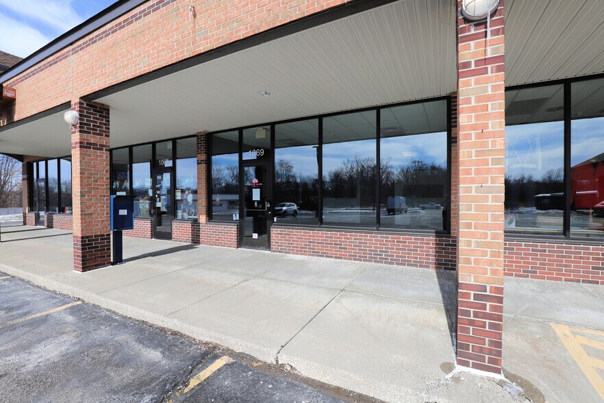 More Photos Of 1067-1095 E Bristol Rd, Burton Unknown For Lease