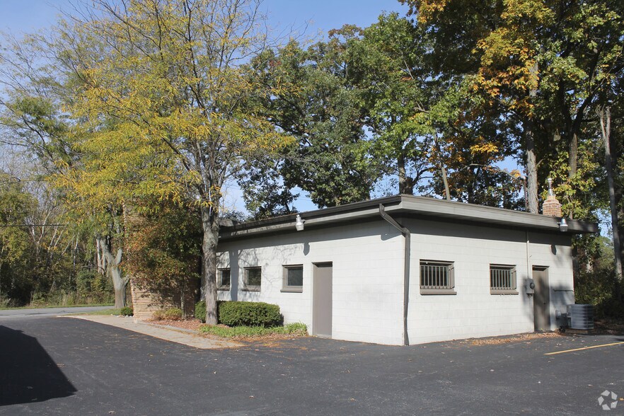 More Photos Of 13955 Morse St, Cedar Lake Medical For Lease