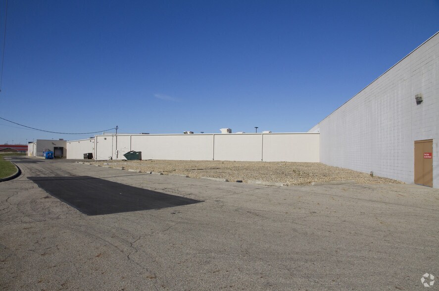 More Photos Of 1300-1428 River Valley Blvd, Lancaster General Retail For Lease