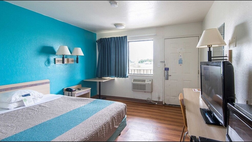 More Photos Of 8230 NW Prairie View Rd, Kansas City Hotel For Sale