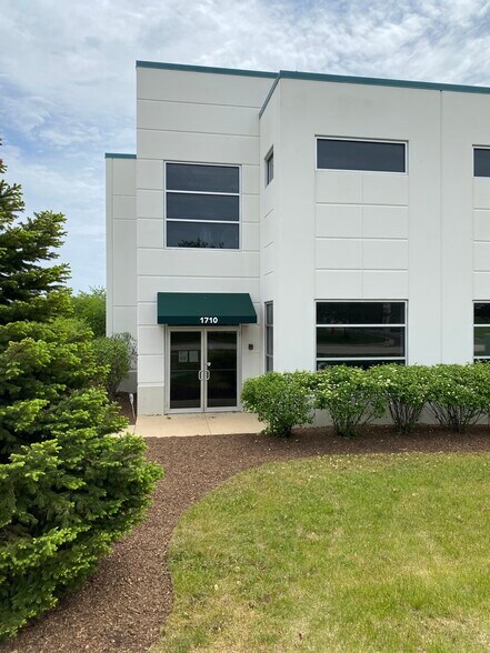 More Photos Of 1710 Afton Rd, Sycamore Warehouse For Sale