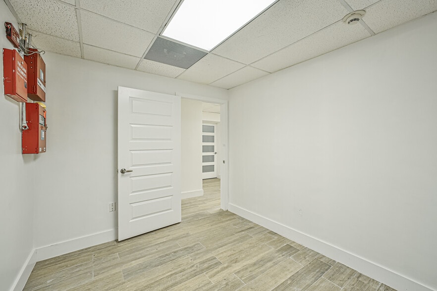 More Photos Of 102 S Shaver St, Pasadena Warehouse For Sale