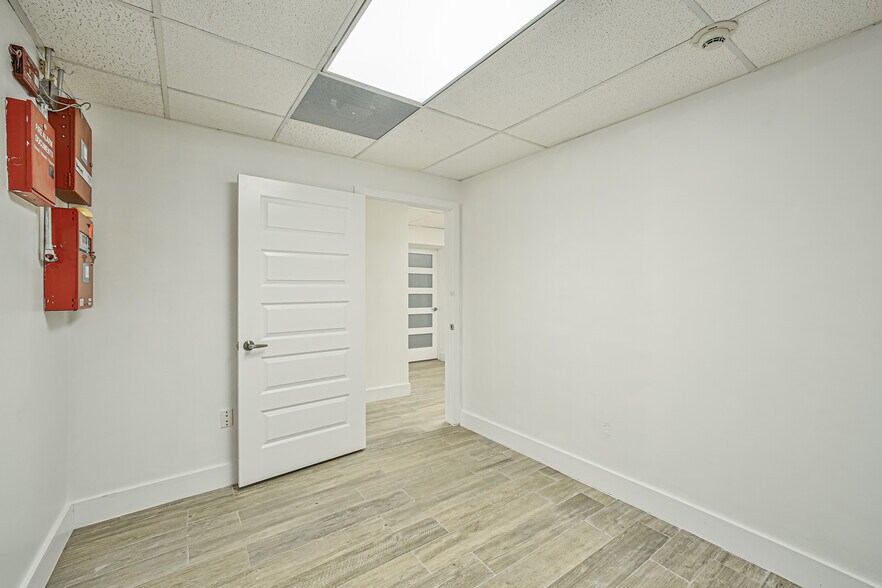 More Photos Of 102 S Shaver St, Pasadena Warehouse For Lease