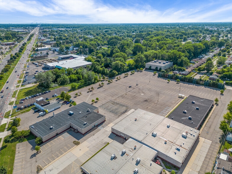 More Photos Of 34375 S Gratiot Ave, Clinton Township Office For Sale