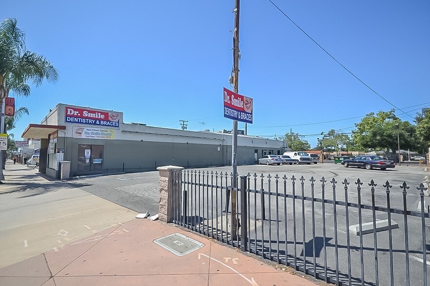 More Photos Of 1306 S Main St, Santa Ana Freestanding For Lease