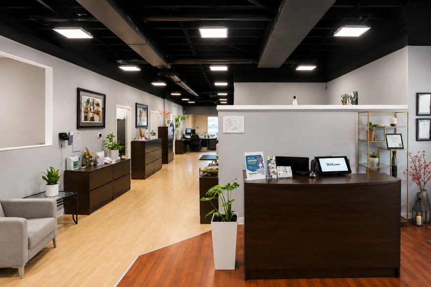 More Photos Of 935 N Plum Grove Rd, Schaumburg Office For Sale
