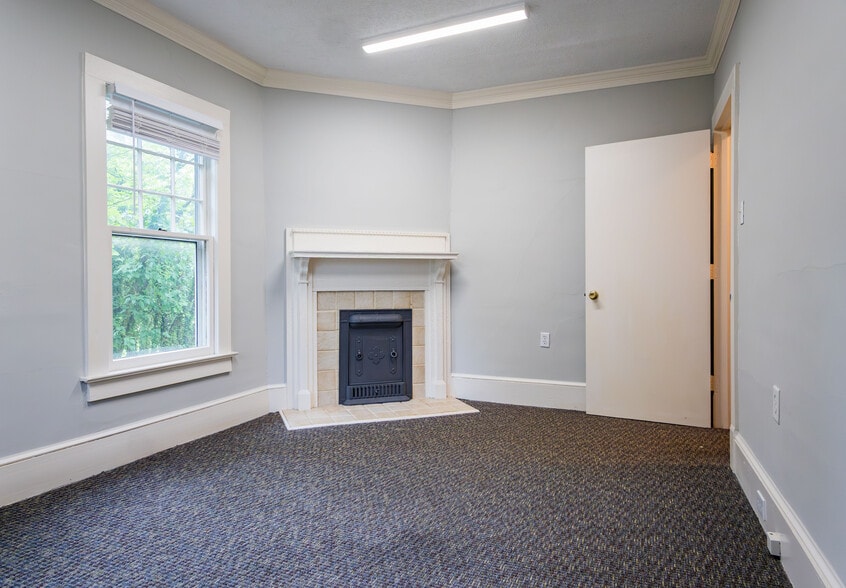 More Photos Of 3562 Spangenberg Ave, Clemmons Office For Lease