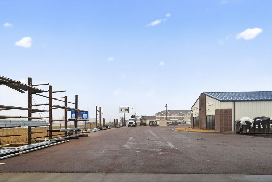 More Photos Of 2605 & 2609 S Carolyn Ave, Sioux Falls Industrial For Lease