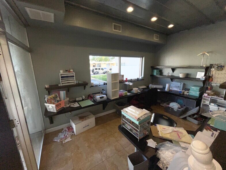 More Photos Of 1155 NE Cleveland St, Clearwater Office Residential For Lease