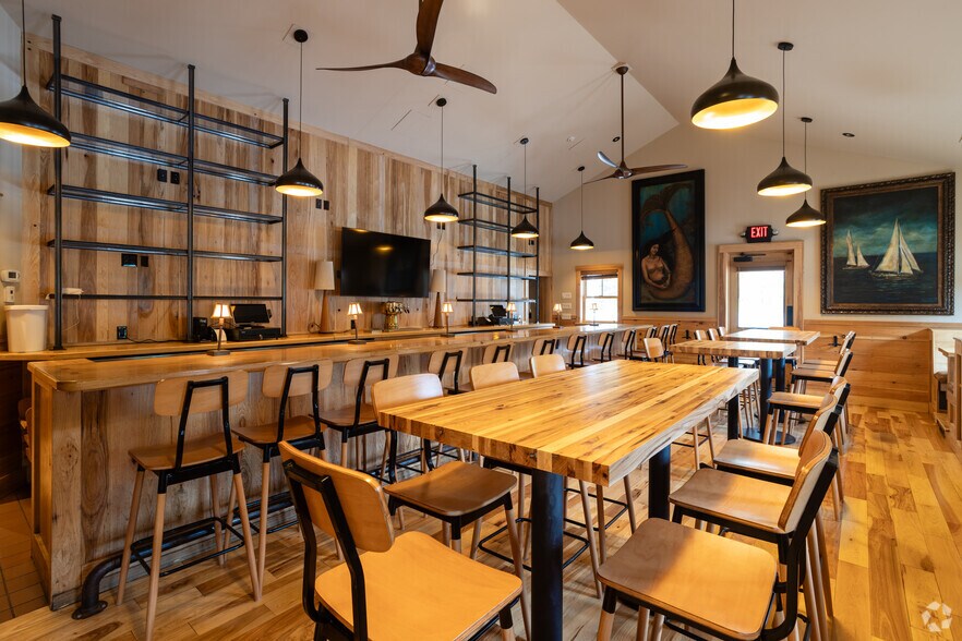 More Photos Of 2477 Bristol Rd, New Harbor Restaurant For Sale