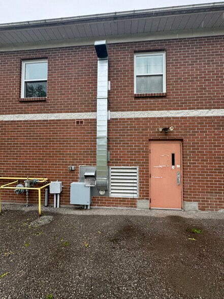 More Photos Of 725 Gibralter St, Norfolk Flex For Sale