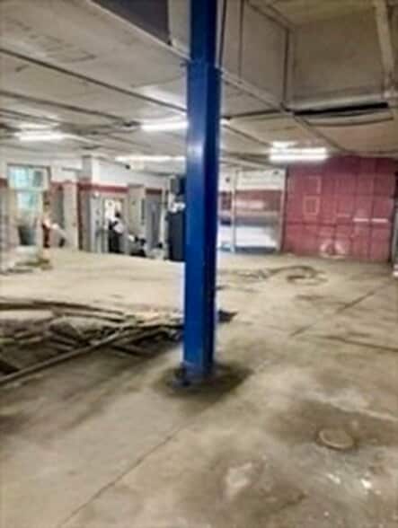 More Photos Of 99 Spring St, Fairhaven Auto Repair For Sale