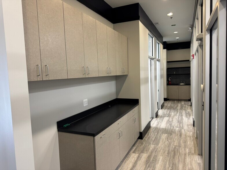 More Photos Of 115 E Park Ave, Charlotte Office Residential For Lease