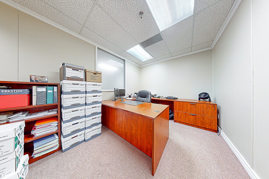 More Photos Of 335 Renfrew Dr, Markham Medical For Sale