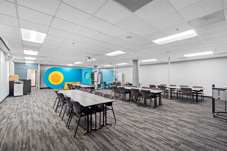 More Photos Of 6801 E Hillsborough Ave, Tampa Office Residential For Lease