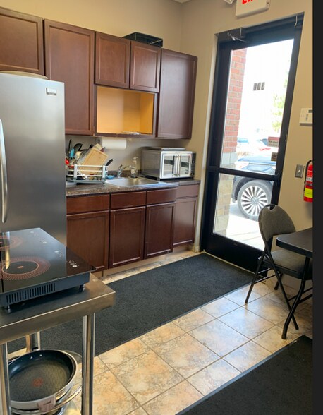 More Photos Of 2609 Metropolitan Pky, Sterling Heights Medical For Lease