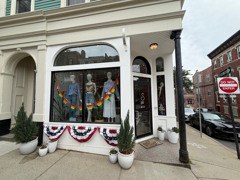 More Photos Of 54 High St, Boston General Retail For Sale