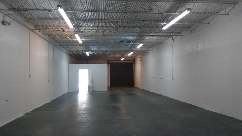 More Photos Of 4032-4046 NE 6th Ave, Oakland Park Warehouse For Lease