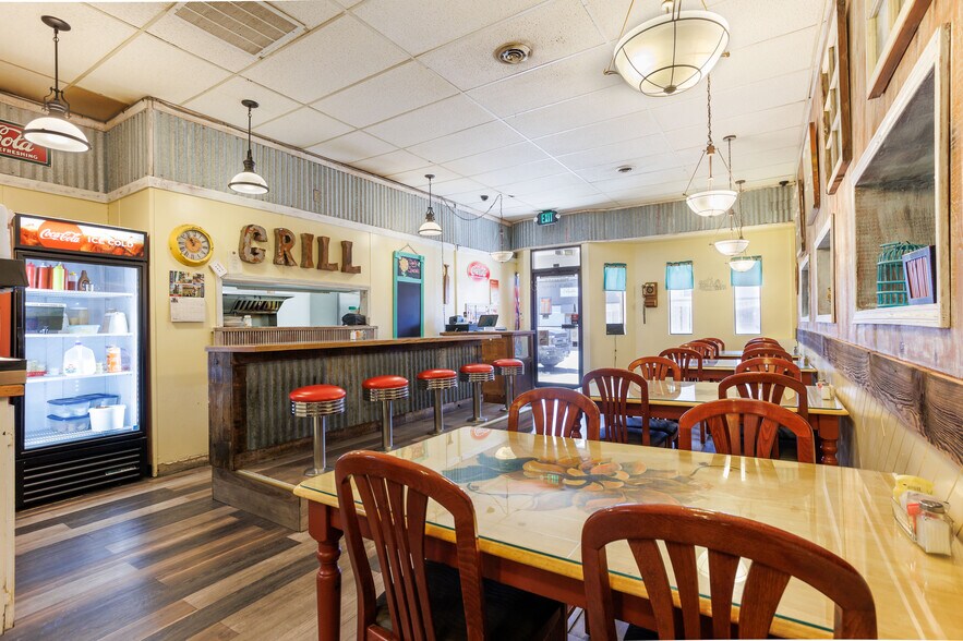 More Photos Of 149 E Main St, Hermiston Bar For Lease