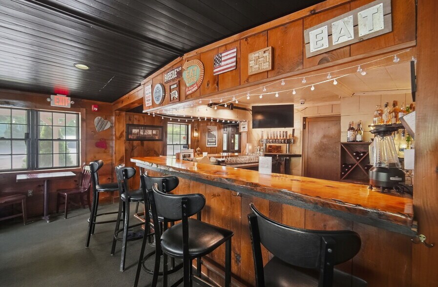 More Photos Of 100 Mountain Rd, Easthampton Restaurant For Sale