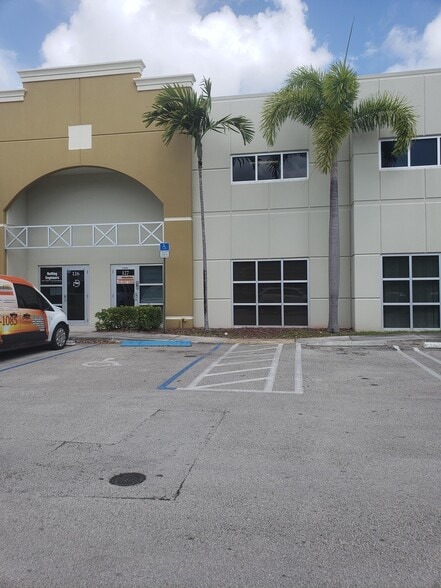 More Photos Of 2051 NW 112th Ave, Doral Showroom For Sale