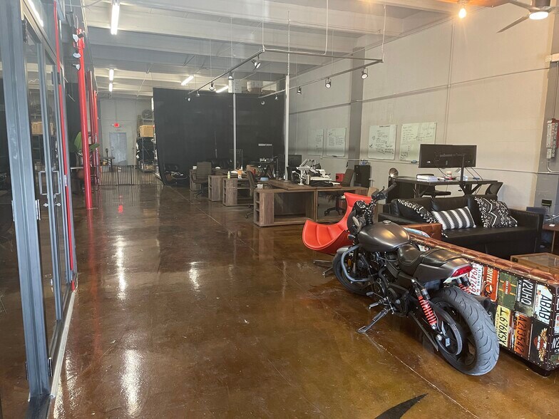 More Photos Of 525 NW 29th St, Miami Light Distribution For Lease