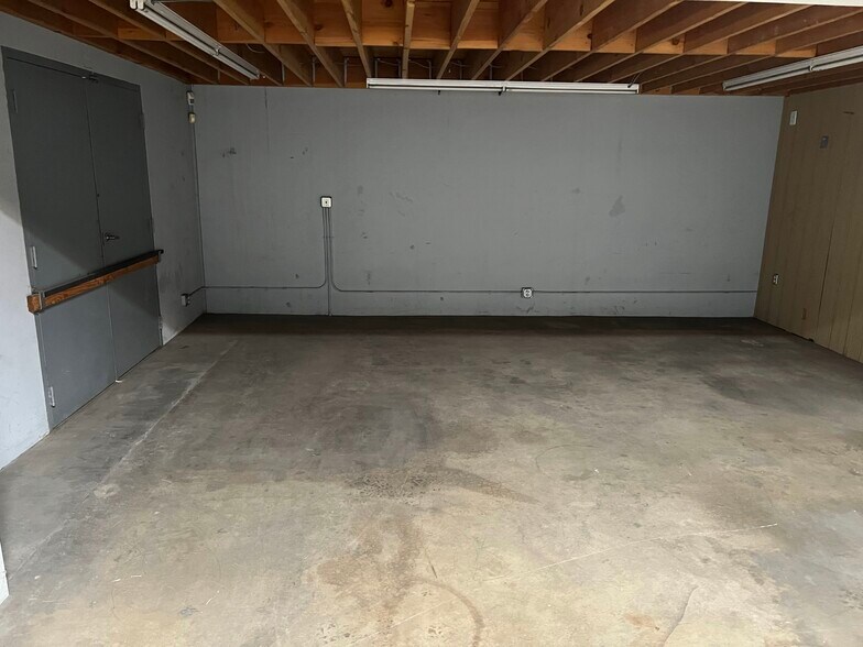 More Photos Of 570 Central Ave, Lake Elsinore Distribution For Sale