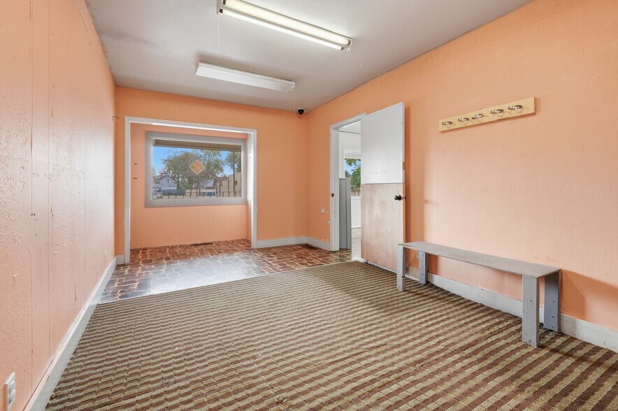 More Photos Of 819 12th Ave S, Nampa Storefront For Sale