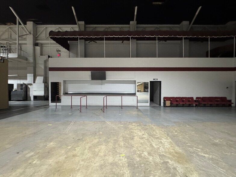 More Photos Of 10408 State Highway 64 E, Tyler Theater Concert Hall For Sale