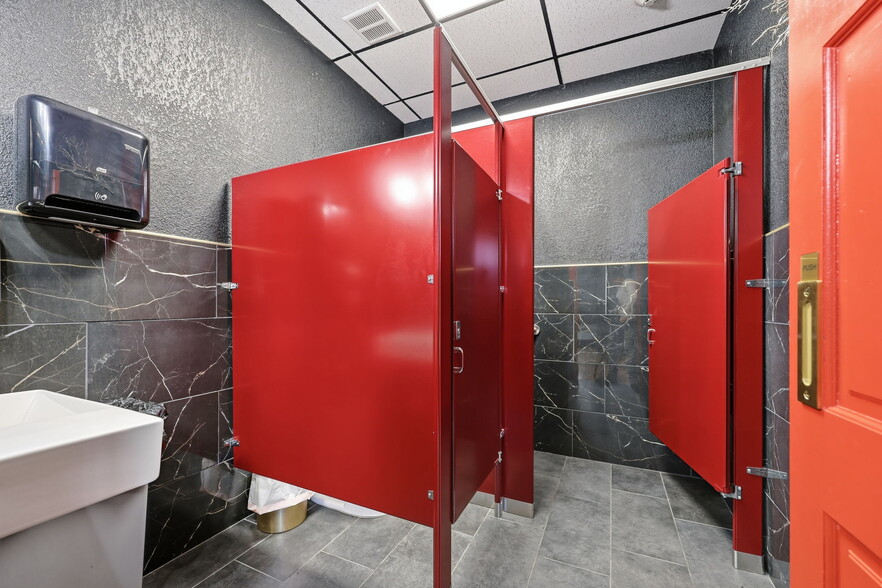 More Photos Of 9880 W Girton Ave, Lakewood Restaurant For Sale