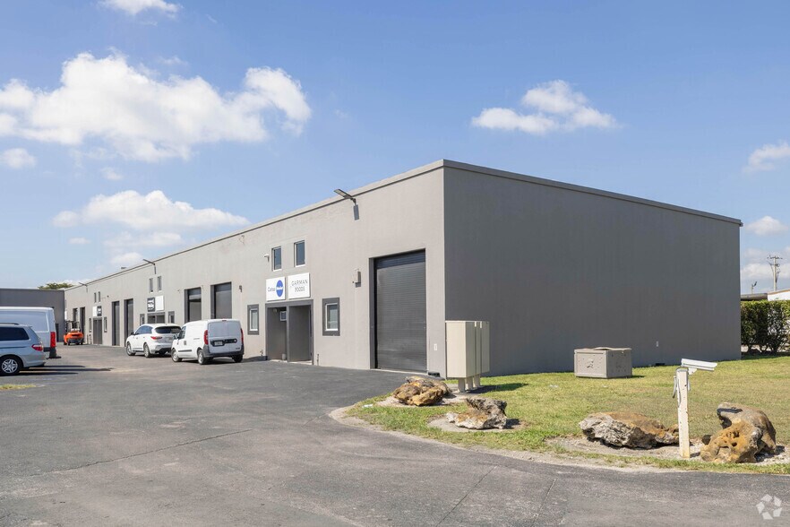 More Photos Of 14000-14048 SW 140th St, Miami Warehouse For Lease