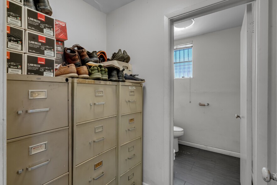 More Photos Of 5711 Sheila St, Commerce Warehouse For Sale