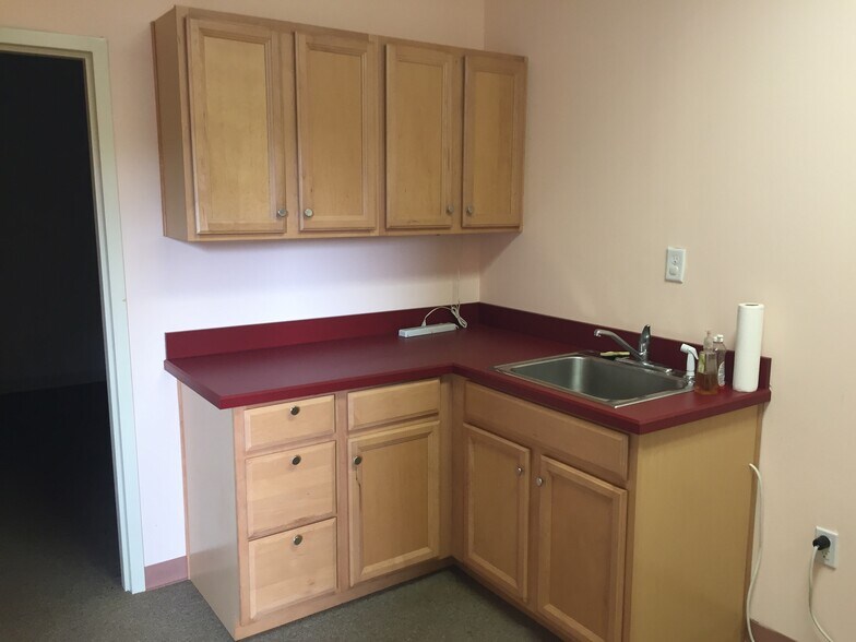 More Photos Of 8725 Youngerman Ct, Jacksonville Warehouse For Sale