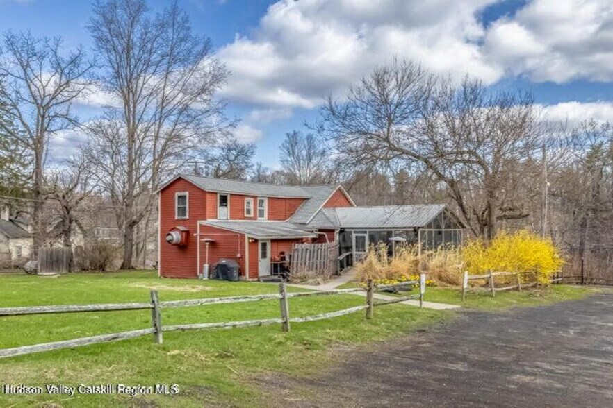 More Photos Of 155 Main St, High Falls Restaurant For Sale