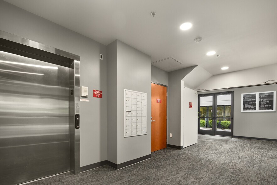 More Photos Of 8015 SE 28th St, Mercer Island Office For Lease