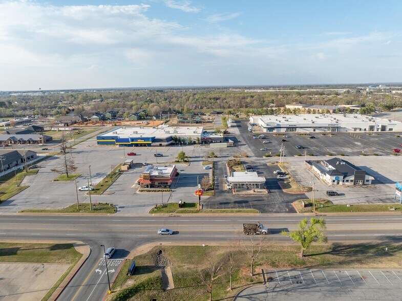 More Photos Of 2221 W Walnut St, Rogers Restaurant For Sale