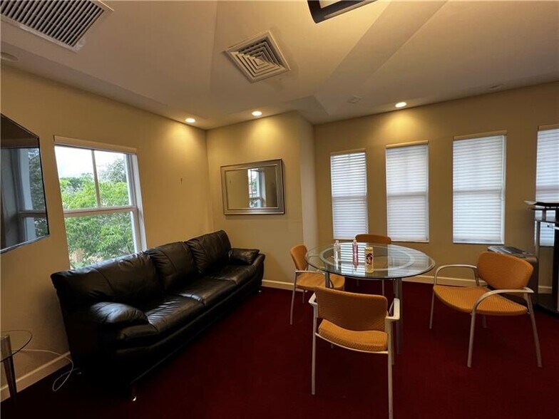 More Photos Of 124 N Swinton Ave, Delray Beach Office For Sale