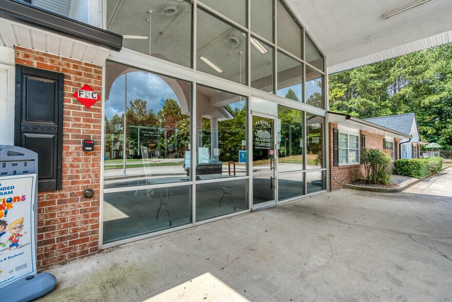 More Photos Of 2081 Mesa Valley Way, Austell Specialty For Sale