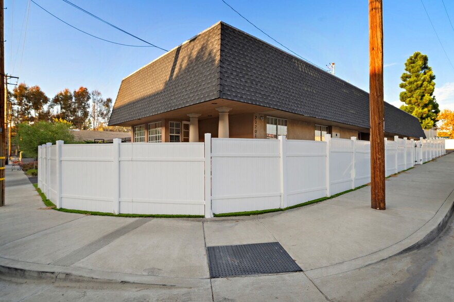 More Photos Of 23201 Orange Ave, Lake Forest Office For Sale