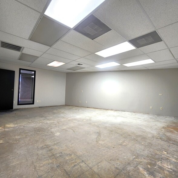More Photos Of 2033 Heritage Park Dr, Oklahoma City Office For Lease